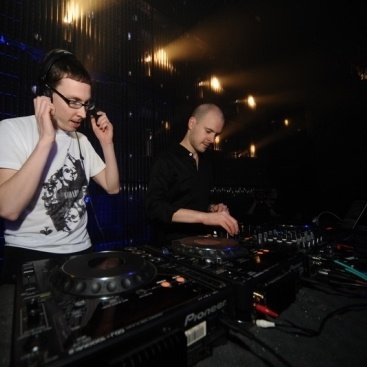 Above & Beyond - Live @ Essential Club in Riga, Latvia (11-12-2009)